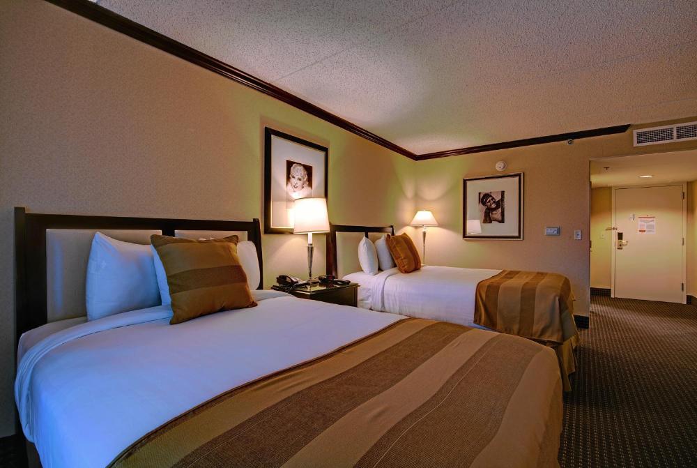 Double Room with Two Double Beds interior
